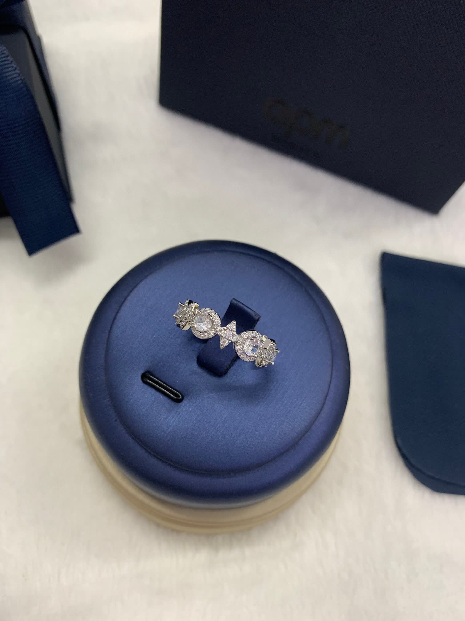 APM Monaco Elegant Diamond Ring